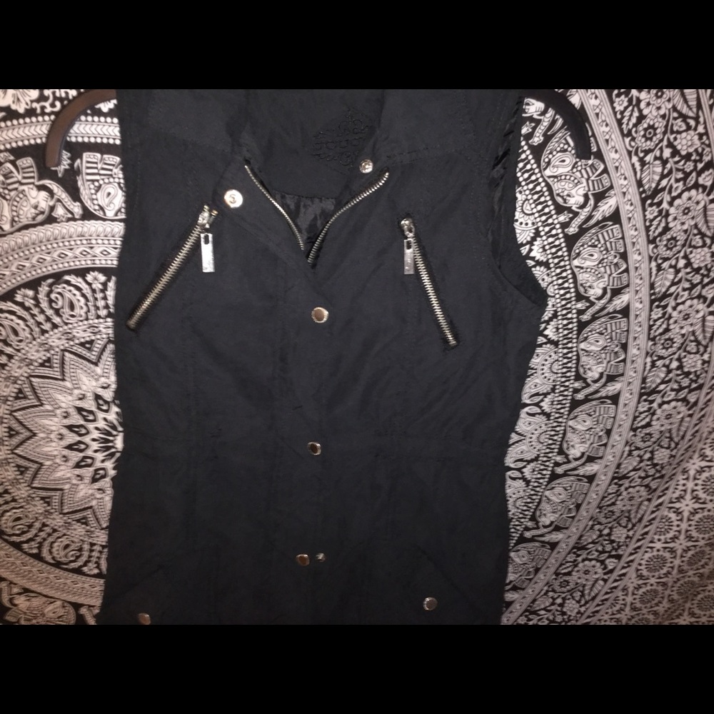 💛 Zip/Button Up Vest